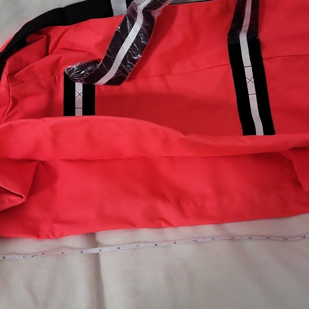 PINK Duffle Bag - Picture 8 of 9